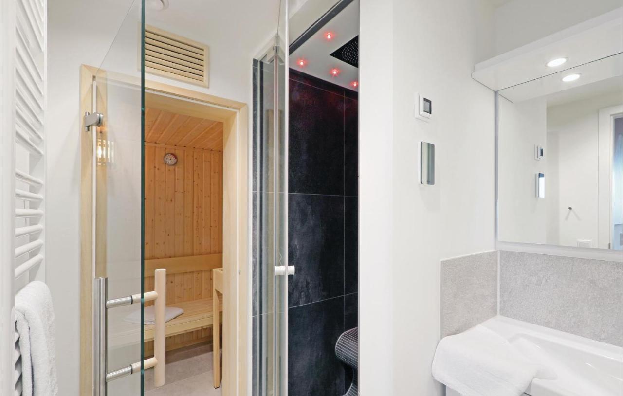 Cozy Apartment In Luebeck Travemuende With Sauna Bagian luar foto